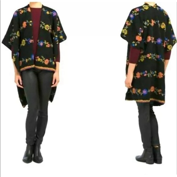IPERICO Wool Shawl Black Floral Rope Textured Sweater Ruana Cape Coat Italy 1 SZ - Picture 1 of 8